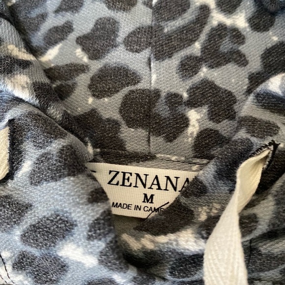 ✨HP✨ Zenana Leopard Pullover Crop Hoodie - Picture 3 of 4